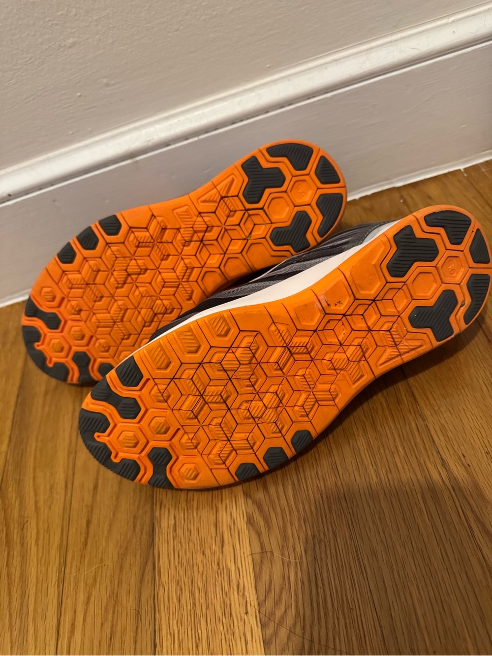 Nike Women’s Gray and Orange Athletic Sneakers - Picture 4 of 5